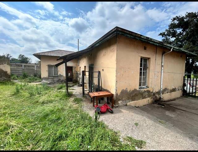 7 BEDROOM HOUSE FOR SALE IN GERMISTON CENTRAL